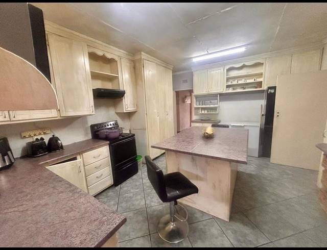 3 BEDROOM HOUSE FOR SALE IN FLORAPARK